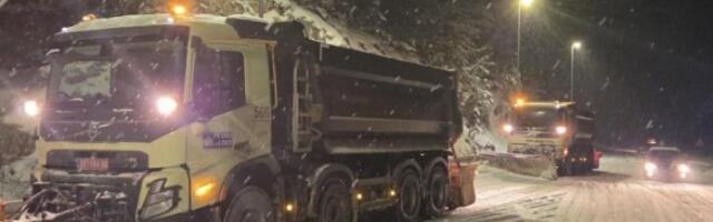 KIŠA PREŠLA U SNEG I NA ZLATIBORU! Temperatura pala na nulu, aktivirano 7 kamiona - snežni kolaps usred marta! (FOTO)