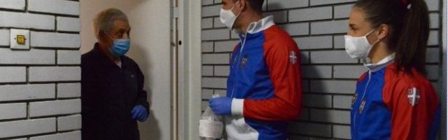 MIHAIL DUDAŠ I JOVANA PREKOVIĆ POKAZALI HUMANU STRANU! Sportisti pomagali vojnim penzionerima (Video)