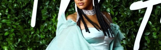 (FOTO) RIJANA svima UBRZALA PULS novom fotografijom! Pevačica pozira u ZANOSNOM vešu!