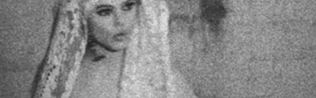 SAZNALA DA JOJ OTAC VARA MAJKU, PA JE ZATVORIO U LUDARU! Htela da se zapali svećama, pa umrla OVAKO