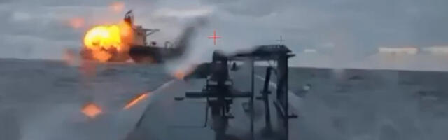 Ukrajina napala još jedan tanker: Objavili snimak udara dronovima i eksplozija na Crnom moru (VIDEO)