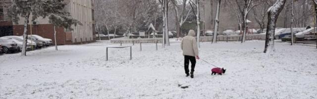 Ovakav kijamet se ne pamti: U ovom gradu sve se beli, veje kao ludo (FOTO/VIDEO)