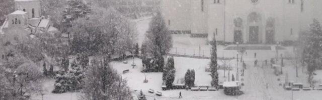 Ovaj grad je okovan ledom: Nevreme napravilo haos - Narod u čudu (FOTO)