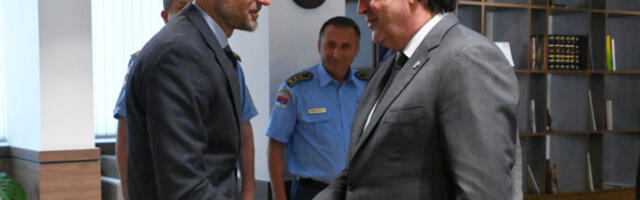 Гашић разговарао са Андреасом фон Бекератом о безбедности