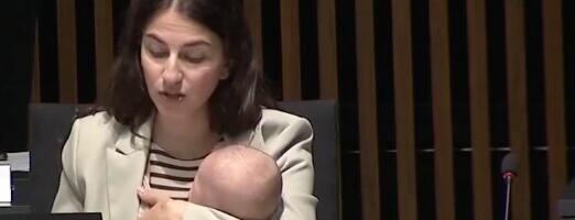 Švedska ministarka dovela tromesečnu bebu na sastanak EU: Simbol porodične politike ili nova slika savremenog roditeljstva? (VIDEO)