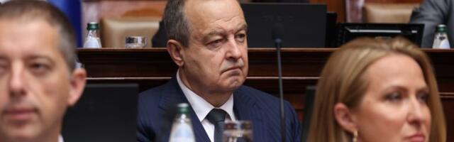 „Ako je ovo najbolje što Vlada ima…“: Sagovornici Danasa o Dačićevom puštanju zvuka zvučnog topa u Skupštini