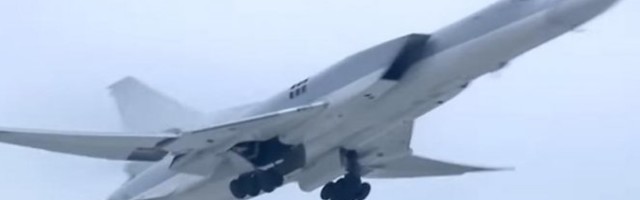 NESREĆA VOJNOG AVIONA U RUSIJI! Greškom se aktivirao sistem za izbacivanje BOMBI, TRI člana posade stradala!