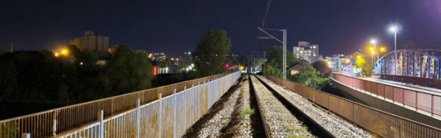 Pronađen ranac i lične stvari uz ogradu Železničkog mosta u Čačku: Sumnja se da je jedna osoba skočila u Zapadnu Moravu