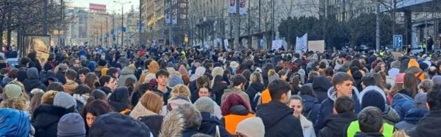 "Svi u štrajk": Veliki protest prosvetara i studenata ispred Ministarstva prosvete