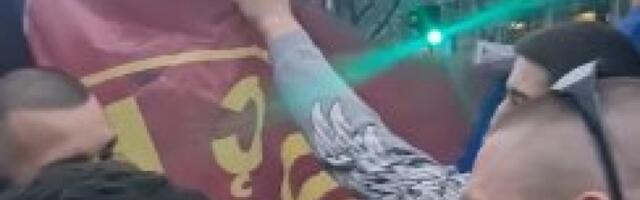 SRAMOTA U SRED BEOGRADA: Na jučerašnjem protestu opozicije i „studenata“ razvijena i zastava terorističke UČK (VIDEO)