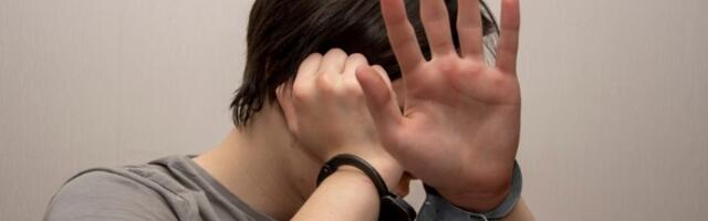 Lisice za tinejdžere iz Beograda: Pretukli i opljačkali muškarca