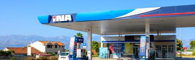 Gorivo drastično poskupelo, a na pojedinim pumpama ga uopšte nema: PANIKA U HRVATSKOJ