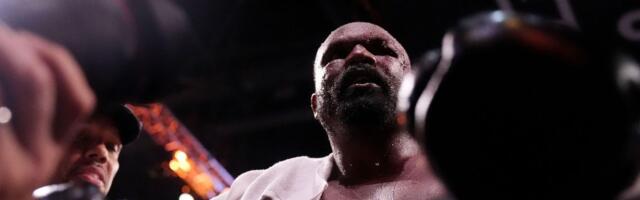 Boksovao sa Kličkom, Fjurijem i Usikom, a sada rekao zbogom: Legenda završila karijeru ludim porazom od Vajldera /VIDEO/