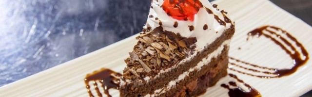 Švarcvald torta koja se ne peče - popularni slatkiš se ovako najbrže i najlakše sprema