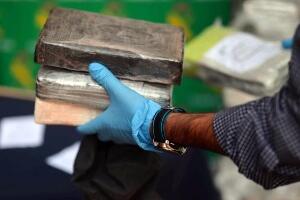 На плажи у Француској пронађено 850 килограма кокаина