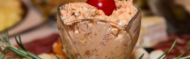 Najkremastija urnebes salata koju ste probali: Sprema se očas posla, a odlično se slaže uz meso sa roštilja