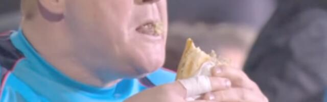 Šta povezuje klupu za rezerven golmane, pitu i namešteno klađenje? Odgovor je: Vejn Šo!