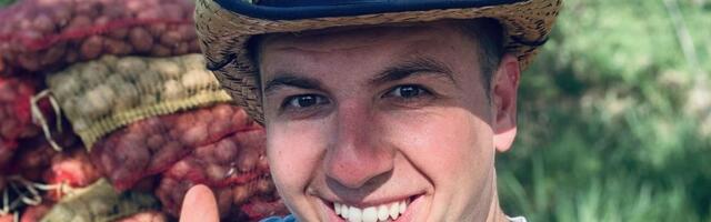 Mladić sa slike je od gradskog dečaka postao "kralja krompira": "Najlepše se osećam kada sam u poljima"