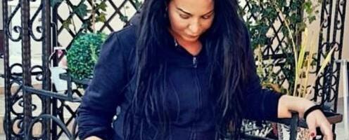 MESEČNO UZME 5.000 EVRA OD IZDAVANJA STANOVA: Ova pevačica zgrće ozbiljnu lovu: Sa 17 dobila dete, sa 33 unuče, a sad živi u luksuzu! Ima 10 nekretnina!