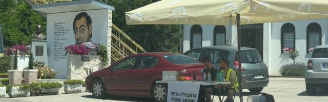 Ljudi, pogledajte ovu bruku: Evo koliko ljudi je "došlo" na blokaderski štand u Preljini - Da nije smešno, bilo bi tužno (FOTO)