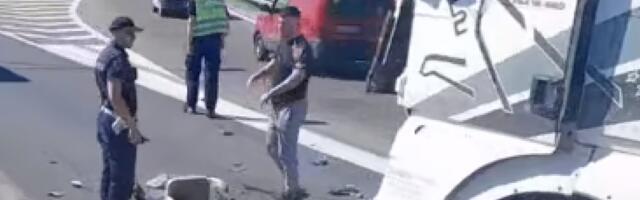 STRAVIČAN UDES KOD DOBANOVACA Sudarila se dva kamiona (VIDEO)