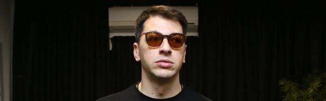 Nova S i blokaderi napali Viktora Savića! Smeta im jer poziva na mir i citira Dostojevskog! (VIDEO)