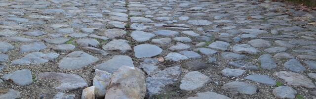 Turska kaldrma u Baba Zlatinoj nije makla stolećima, a kod naprednjaka popustila posle dve godine FOTO