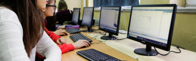 STRANKE ZARATILE ZBOG SPORNOG ZAKONA: Deci se u školi nude PRIČE ZA ODRASLE!