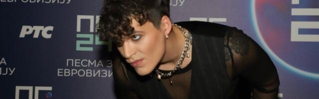 PORODILA SE ŽENA NAŠEG POZNATOG PEVAČA! Stigle prve informacije o detetu, fotografija ugledala svetlost dana!