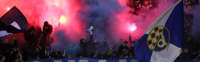 Torcida podmetnula roze baklje Bed Blu Bojsima na derbiju, pa im poslala četitku za osmi mart