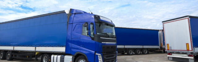 Теретњаци на Прешеву чекају сат и по на улазу у Србију