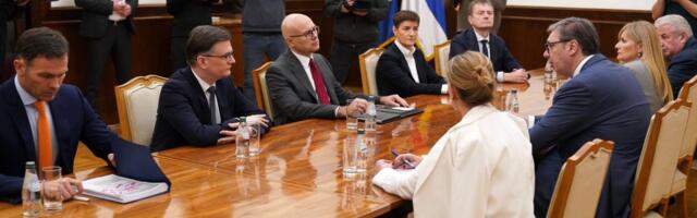 Počela sednica Predsedništva SNS: Jedna od tema konsultacije sa Vučićem