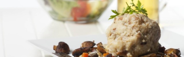 Recept za prefine knedle od hleba koje idu uz sve