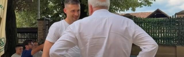 Hit susret Željka i Alekse u kafani: Rakija, a? Po Čačku se troši lova... (VIDEO)