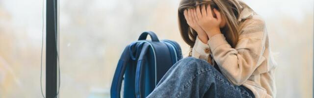 DEČAK (14) DANIMA DODIRIVAO SESTRU (9) DOK JE SPAVALA Užas u Vukovaru: Otac ga UHVATIO na delu, pa pozvao policiju - pakao za maloletnike tek tu POČEO!