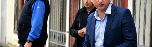 "OVO NIJE BILO NI ZA ĐUKANOVIĆEVE DIKTATURE" Uhapšen Milan Knežević, policija interveniše u Botunu (VIDEO)