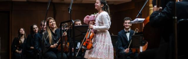 Desetogodišnja Emilia Anastasijević očarala neverovatnom izvedbom: Održan Božični koncert na Kolarcu