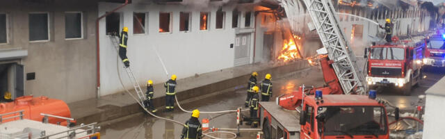 VATRENA STIHIJA NIJE UGAŠENA, DRAMA U NOVOM PAZARU I DALJE TRAJE! Na terenu čak 50 ekipa sa 19 vozila (VIDEO)