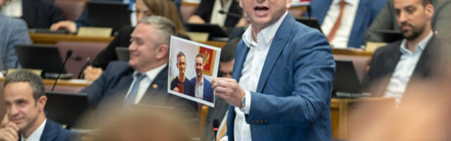 Скупштина Црне Горе одбила расправу о тробојци као народној застави