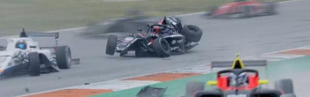 Stravičan sudar obeležio trku u Valensiji: Srpski vozač učestvovao u karambolu na stazi Formule! /VIDEO/