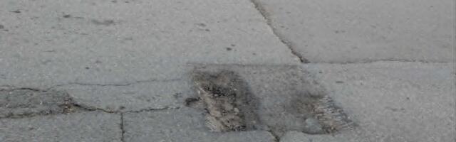 Kad predstavnici JP Urbanizam i izgradnja tvrde su zakrpljene sve rupe na putu a stanje na terenu pokazuje da nisu