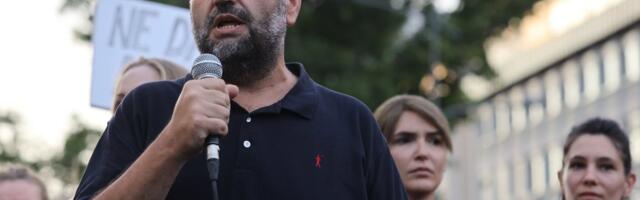 Bruka sa blokaderske liste! Parama stranih fondacija hteo da postane "kraljevački romeo"