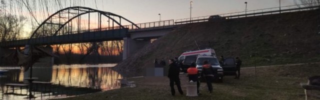 MAJKA OTKRILA ŠTA PIŠE U DRAGANOVOM OPROŠTAJNOM PISMU! Drugarici napisao OVE reči, a danas je njegovo telo izvučeno iz Tamiša!