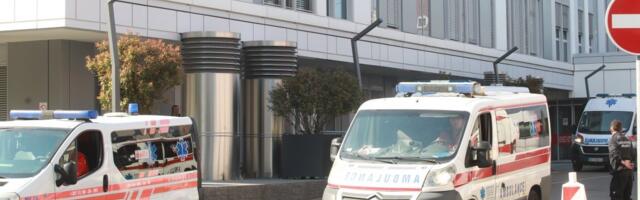 Sa ranom u grudima i čudnom pričom stigla je u Urgentni! Evo u kakvom je stanju izbodena žena