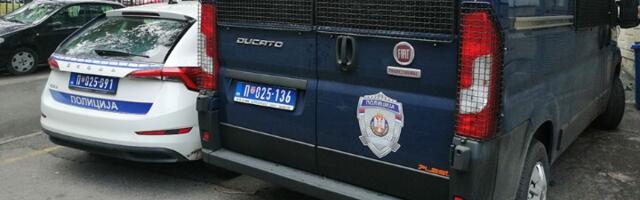 Popucala stakla, srča po podu: Otkriveno na koji lokal je bačena bomba u Vojvode Stepe