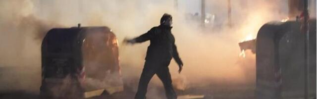 HAOS U GRADU SEDIŠTA ITALIJANSKE AUTO INDUSTRIJE! Torino GORI, povređeno više od 100 policajaca, LOM kakav nije viđen NIKAD! (VIDEO)