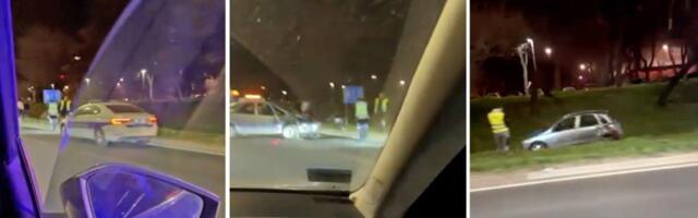 Automobil sleteo s puta, završio u kanalu: Jeziva saobraćajka kod Beogradske arene (FOTO)