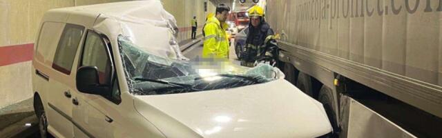 (UZNEMIRUJUĆE) Da li je moguće da je preživeo? Kedi se zakucao u šleper u tunelu Lipak