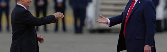 AU, DA LI JE MOGUĆE DA SE OVO DEŠAVA? TRAMP tajno iskoristio PUTINOV kec u rukovu - čitav svet u NEVERICI!