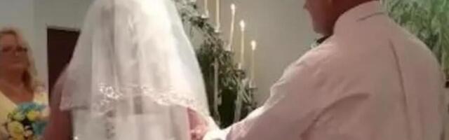 MLADA SAMO ŠTO NIJE REKLA "DA", A ONDA JE MLADOŽENJA POVUKAO JEDNU ŽENSKU OSOBU ISPRED NJE: Tresao se, a u glavi..